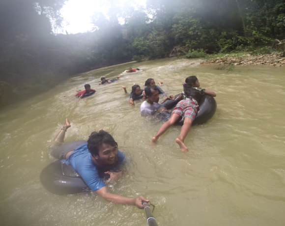 Pelukan pertama Freti pada “kelok S”